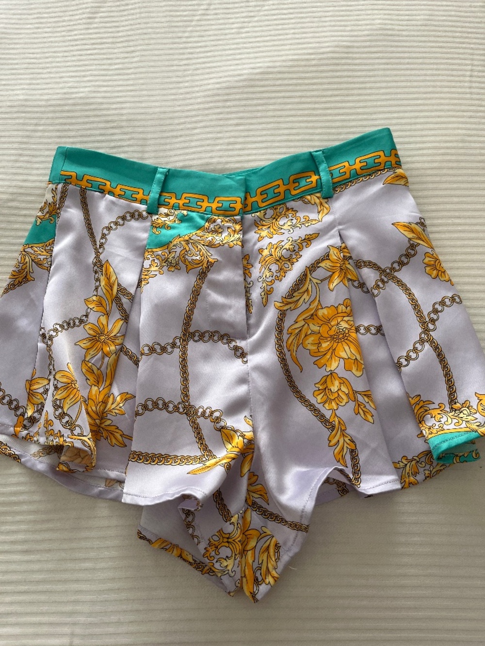 NWT Forever 21 Chain Print Satin Shorts - Picture 1 of 4